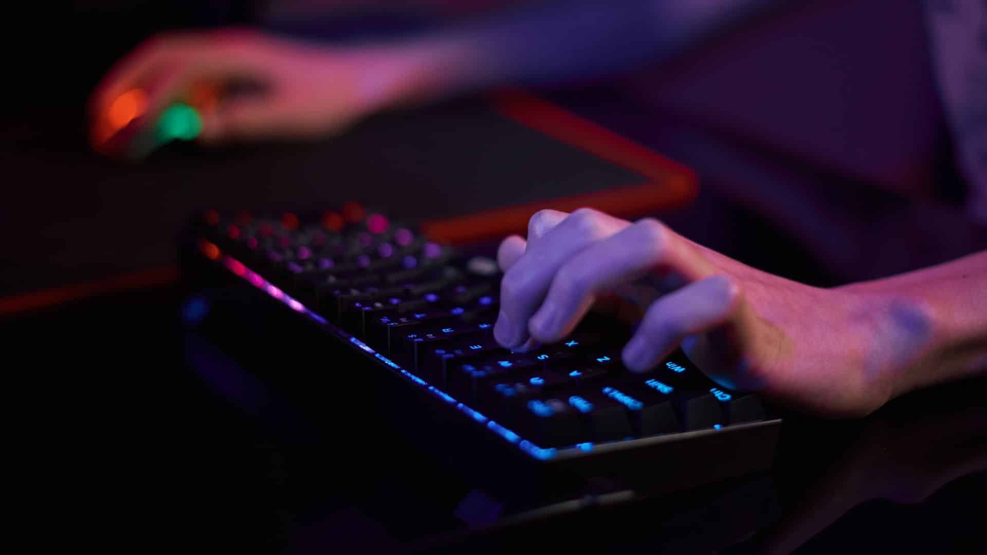 Cosa-sapere-prima-di-acquistare-una-tastiera-gaming