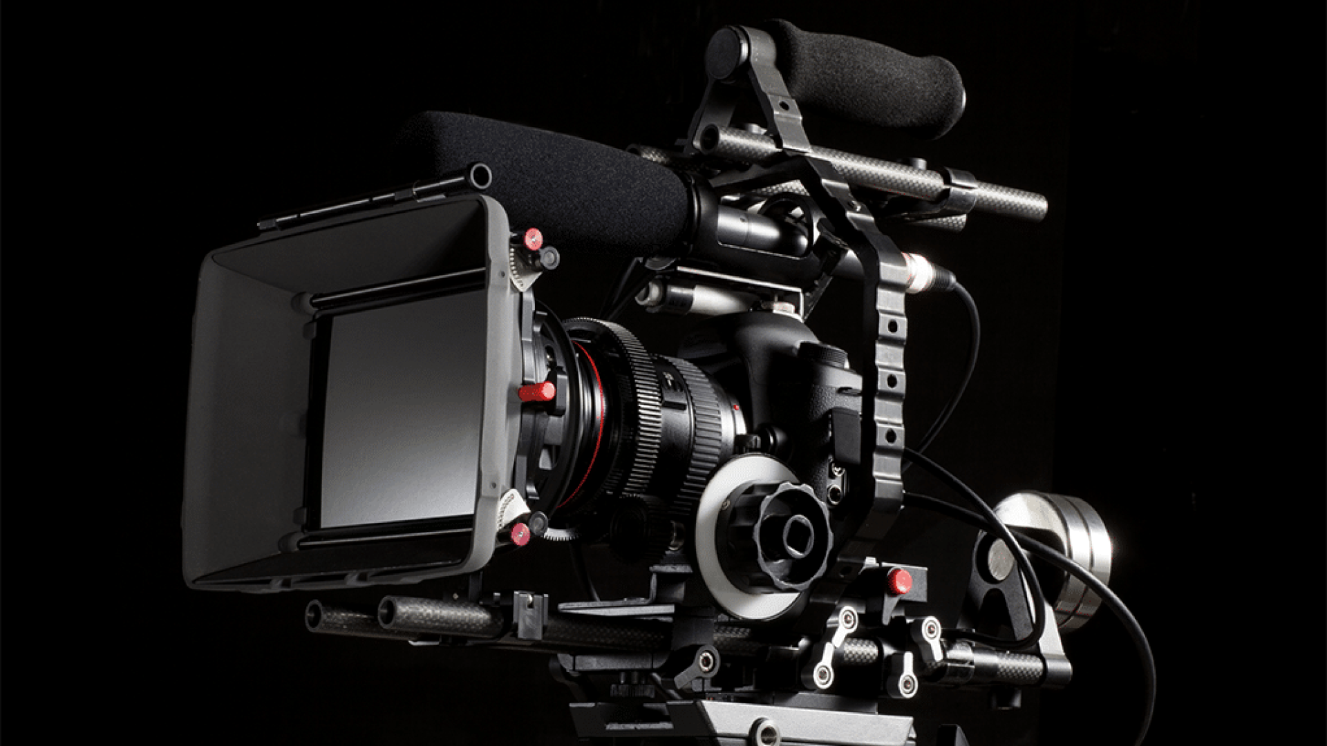 Ecco alcuni accessori per "cinematizzare" gli obiettivi fotografici